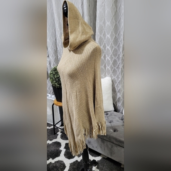 Poncho - Hoodie - Tan & Cream - Picture 2 of 8